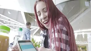 亚洲女友带着遥控振动棒在阴道里散步